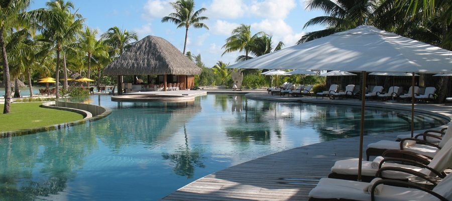 Four-Seasons-Bora-Bora-pool