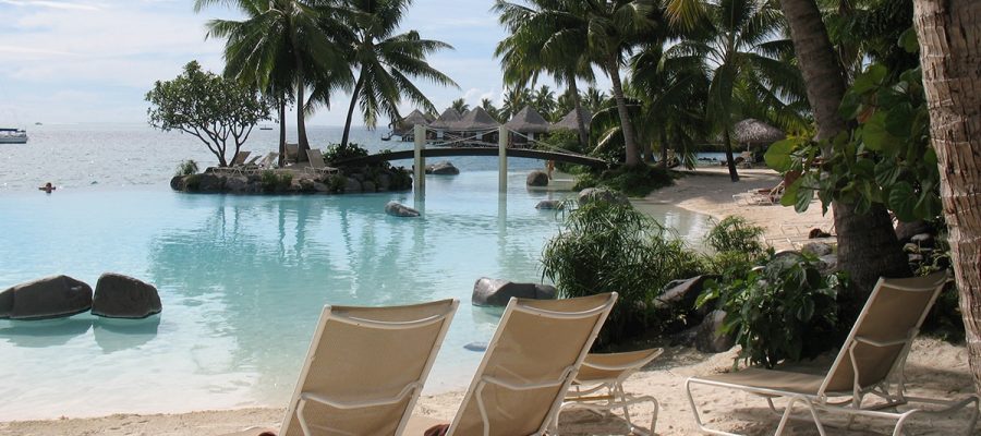 Intercontinental-in-Tahit-sand-bottom-infinity-pool