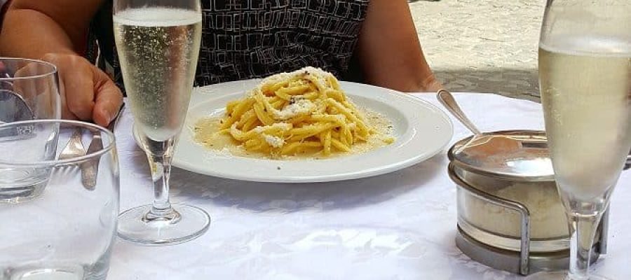 Italy-dining-e1554059733850