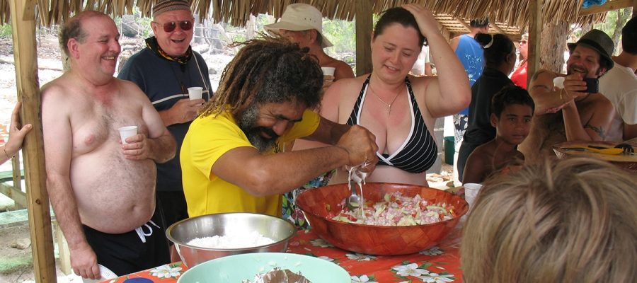 Siki-and-Julia-making-ceviche-at-Motu-picnic10